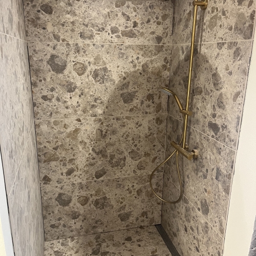 Ny brusekabine til renoveret badeværelse